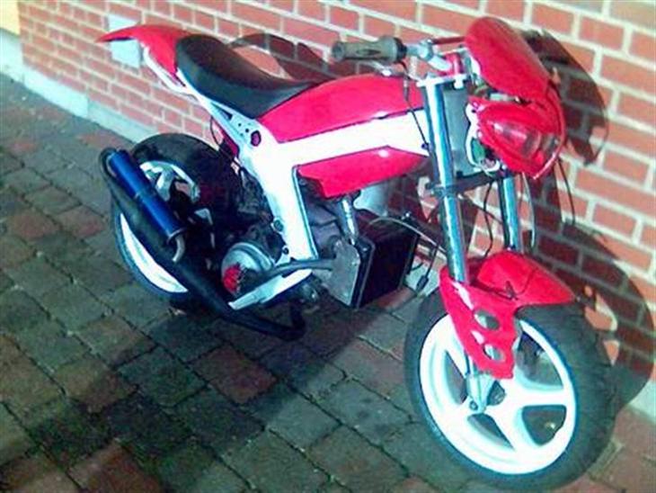 {{currentPhoto.altText}} billede {{currentPhoto.number}}