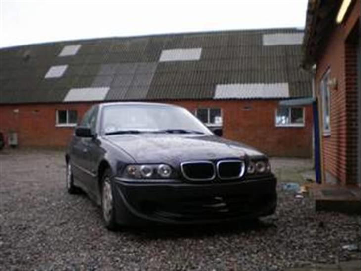 {{currentPhoto.altText}} billede {{currentPhoto.number}}