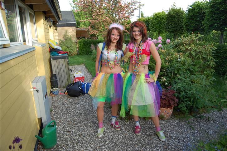 Sidste skoledag + tivoli - Kl kvart over 6 om morgen :b billede 1