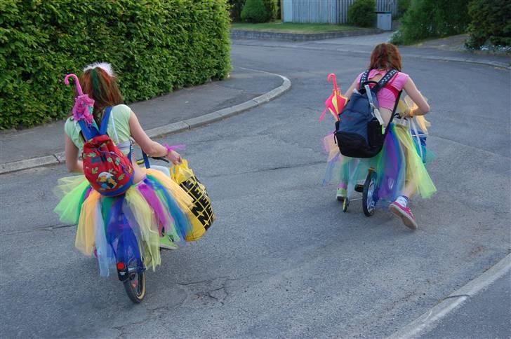 Sidste skoledag + tivoli - Hvor det dog går billede 4