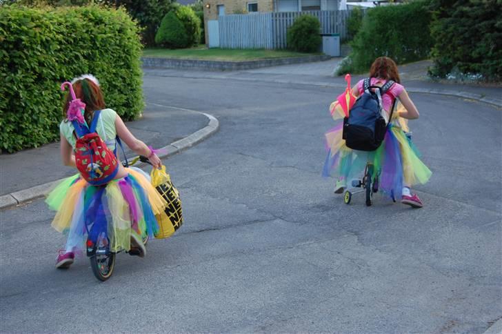 Sidste skoledag + tivoli - I skulle hvor tungt al den sprut var ! billede 5