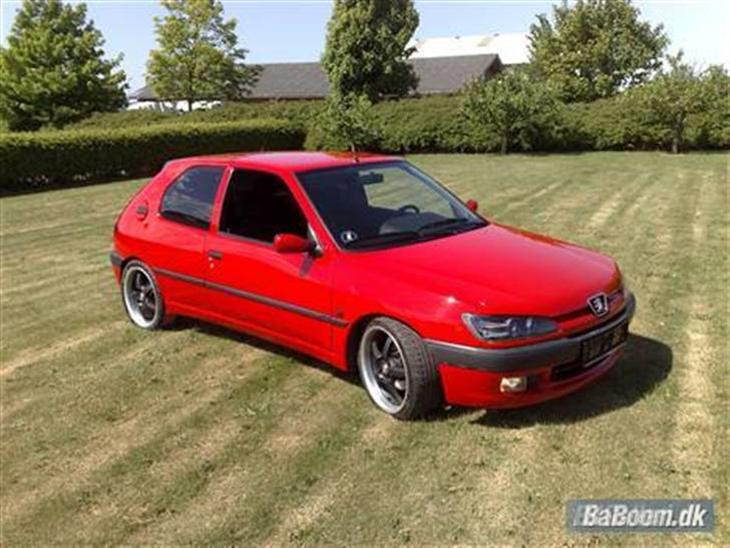 {{currentPhoto.altText}} billede {{currentPhoto.number}}