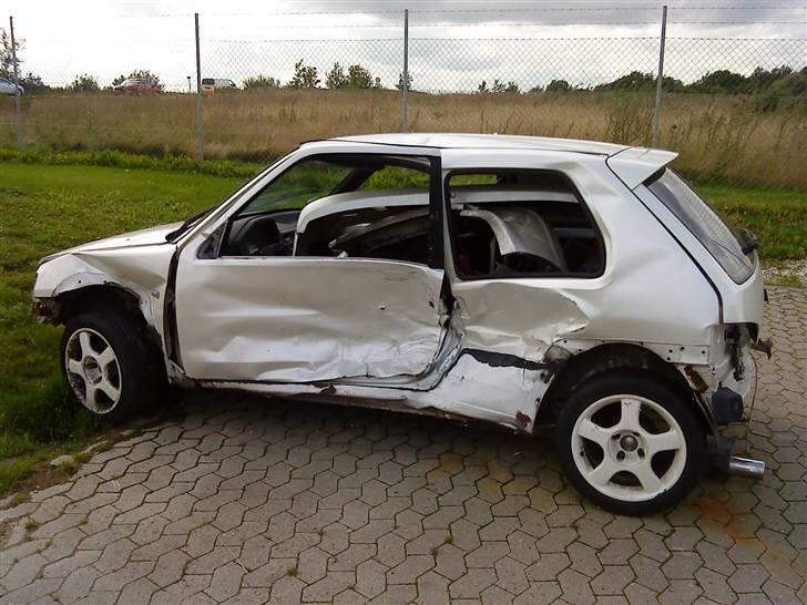 Min smadret bil billede 1