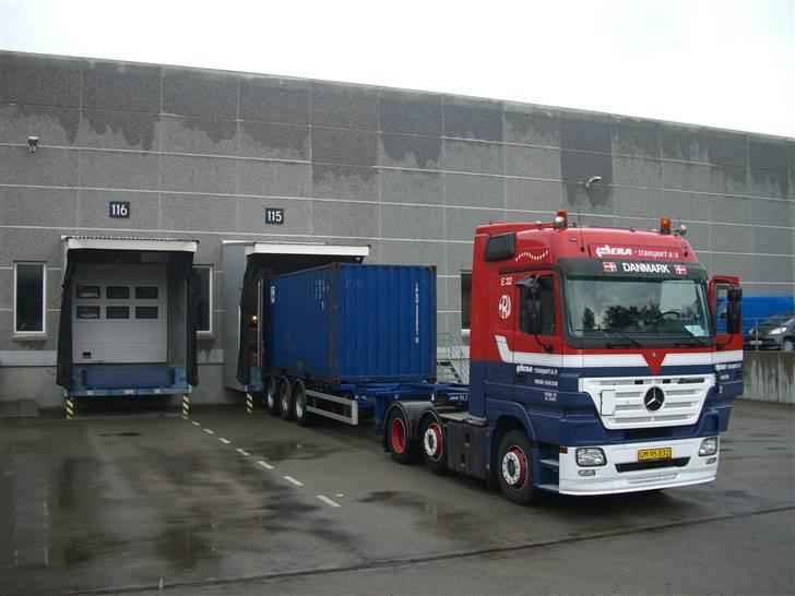 Era Transport - Her læsser vi en kasse uden for Aarhus. billede 14