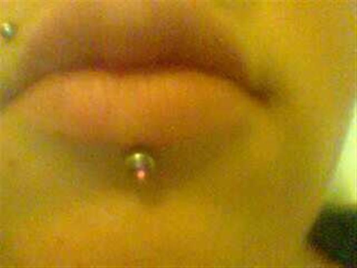 Mine tattoo's og piercinge :D - Underlæben billede 3