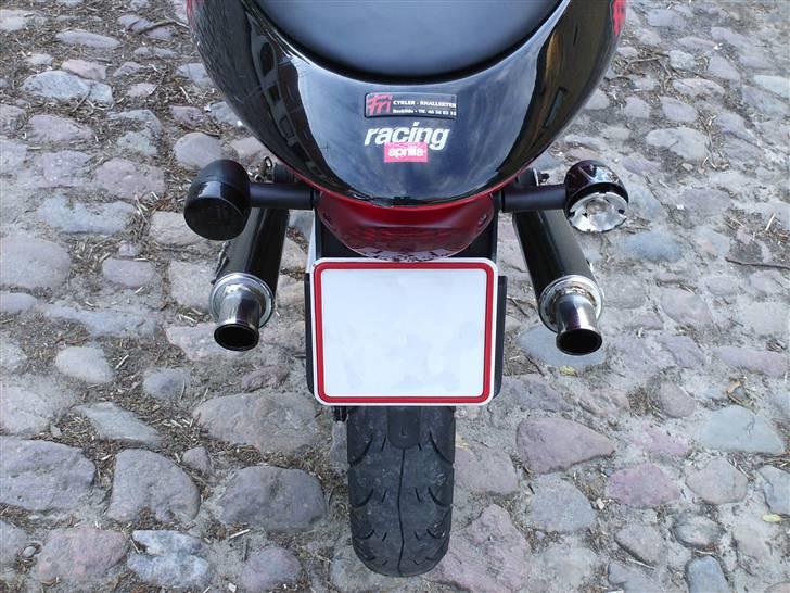 Min første 45 knallert :D ( Aprilia RS 50 ) - Blinklys blev udskiftet temmelig hurtigt, da jeg havde købt den... Hvis i lægger mærke til det, kan i se det på de billeder hvor den hænger i luften... billede 6