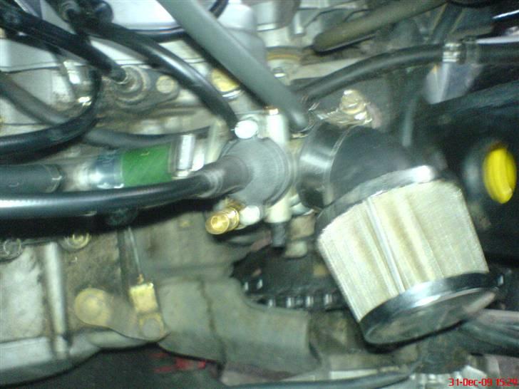 Min første 45 knallert :D ( Aprilia RS 50 ) - Den brøllede lidt for meget, efter min smag med powerfilteret, men havde ikke lige andet... Havde faktisk bestilt en adapter sådan at det std. passede på... billede 31