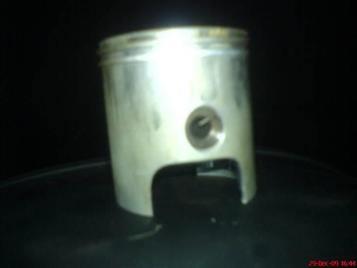 Min første 45 knallert :D ( Aprilia RS 50 ) - Dette skulle faktisk have været på, dog nåede jeg det ikke.. det var et 49 mm stempel med cylinder og topstykke... Det der sad på i forvejen var std. billede 41