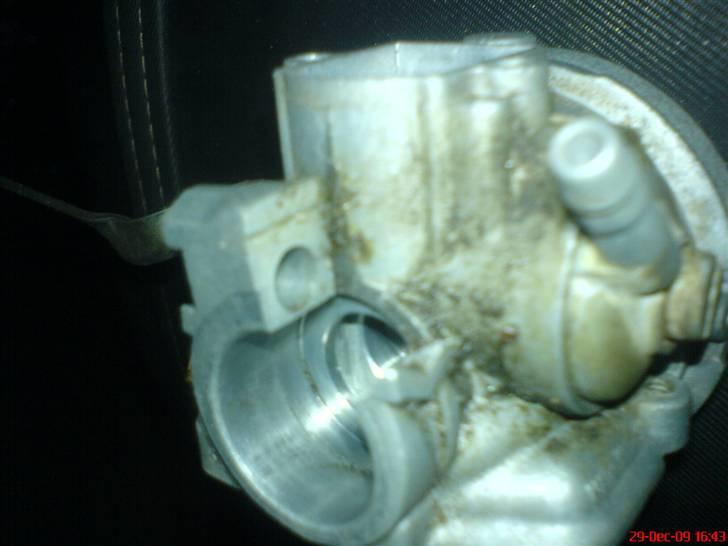 Min første 45 knallert :D ( Aprilia RS 50 ) - Det er det der sker når der er gevin i kaburatoren og man spænder for hårdt ;D billede 45