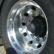 Polering af alufælge.