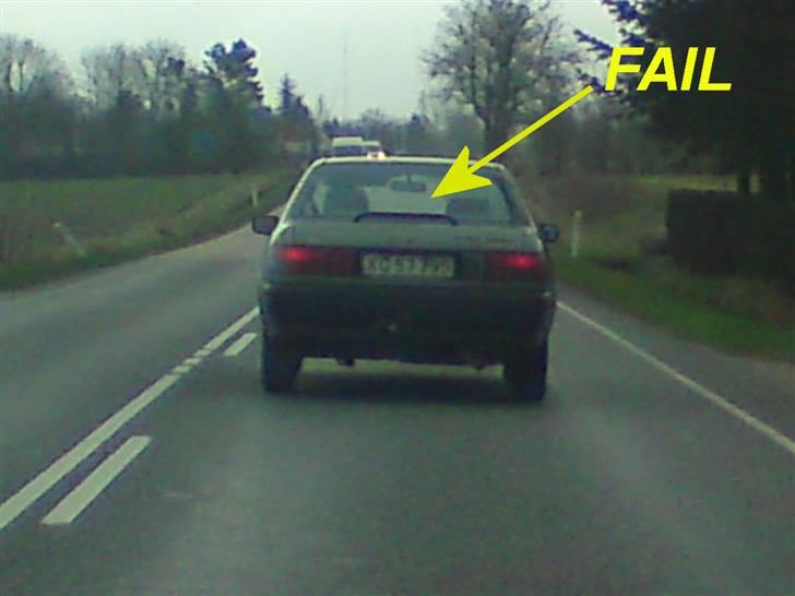 Sjove billeder - Thansen minispoiler med bremselys... FAIL billede 1