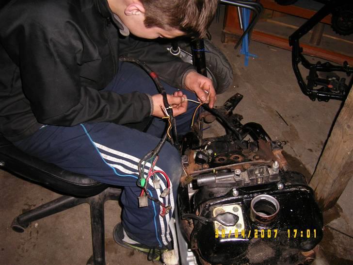 Jog FS/R Opfriskning - Så skulle der jo lige ledningsnet på så der kunne komme lys ovs på. (wekkel der er igang) billede 2