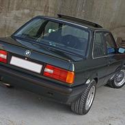 BMW E30 325i 