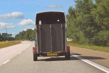 HJÆLP! Vores hestetrailer er blevet stjålet!