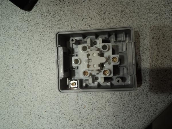 Montering af afbryder i garage til loftlys