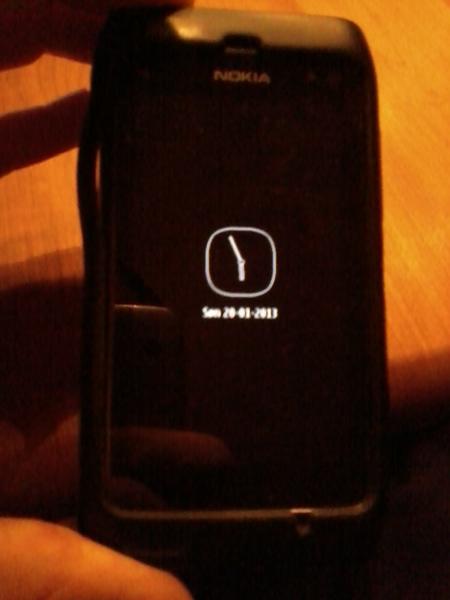 Hvordan finde/downloade et ur som kan vises på en "låst" skærm?