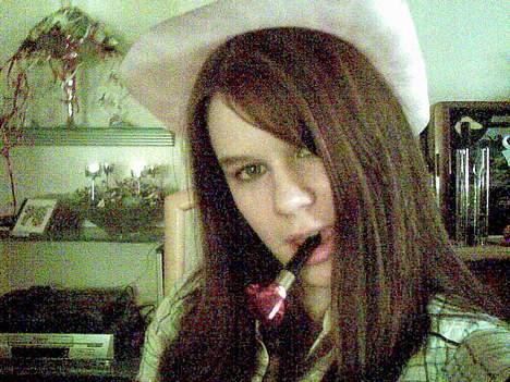 Kvinde Smuuk ? bedøm :P - Nytårs aften 2006-2007 billede 10