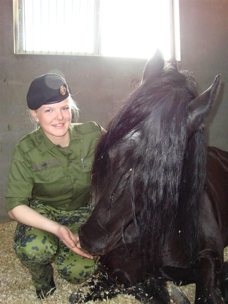 Kvinde Ann - Det er mig sammen med paukehesten Meindert =) Åhh, den er så dejlig den hest =) billede 2