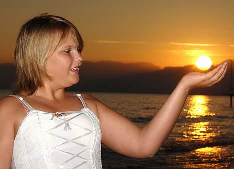 Kvinde Mathilde Agermose - jeg bær solen billede 3