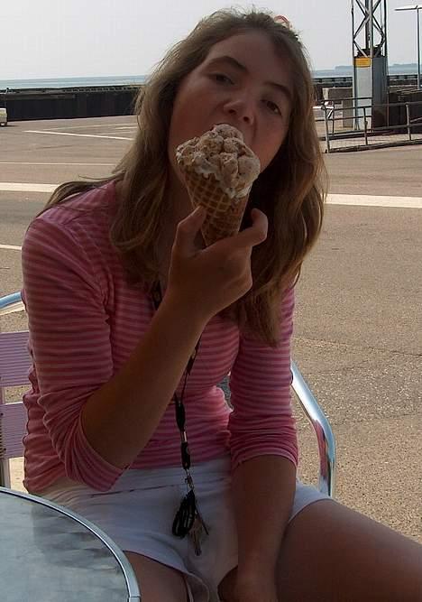 Kvinde Mig og mine elskede dyr ( - WOW en IS ?  - nåede ik´ ret meget længere end det der ^ før den blev smidt ud x(¨´ billede 13