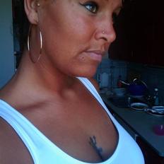 Kvinde Sara, Piercer i Randers..