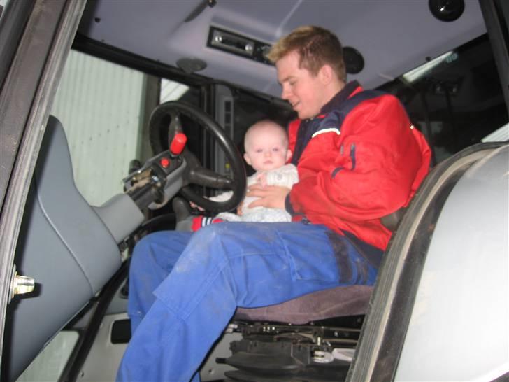 Mand Jacob A - Ja.. han skal jo lære det før eller siden..  billede 7