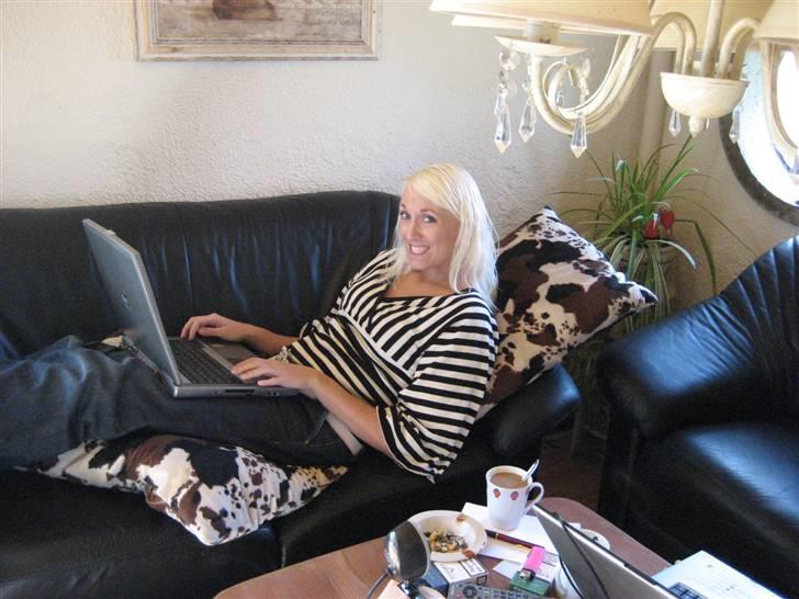 Kvinde ja oprettes skal man ;-D - hos min mor, com, kaffe og smøger, så kører vi ;-D 2007 billede 8
