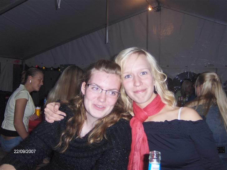 Kvinde Josefine - mig til højre på billedet billede 6