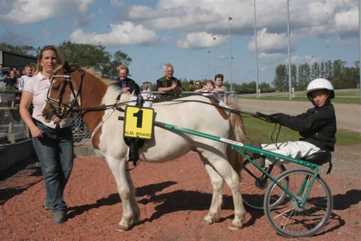Kvinde Mette - mig og min datter og ponyen billede 5