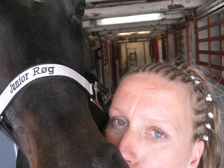 Kvinde Mette - min gamle hest får et kys af mig billede 11