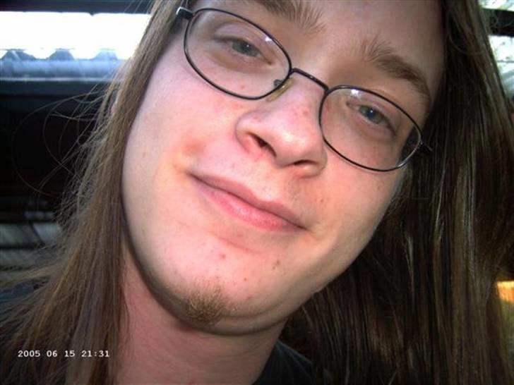 Mand ChickenLipsRFun2Eat - Fik bare at vide jeg skulle smile, og så *Zap* Blændet af blitz >.< (Og nej, Datoen på kameraet passer ikke...) billede 3