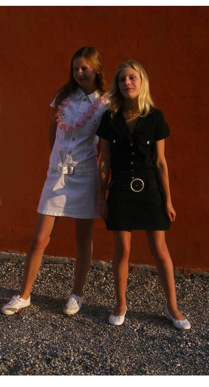 Kvinde Sanneh - Barbiepaacoke ? Med søster x) sommer06 billede 11