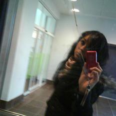 Kvinde Elena (;