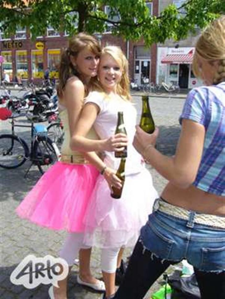 Kvinde Camilla Kj&#248;ller - sidste skoledag billede 7