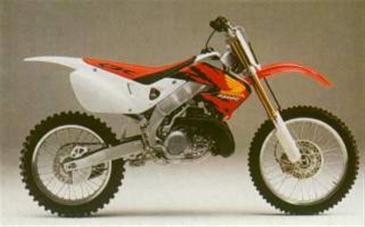 Mand Rune - min gamle 97 Honda 250ccm med tun potte og racer stempel.. den kunne fame arbejde  billede 5