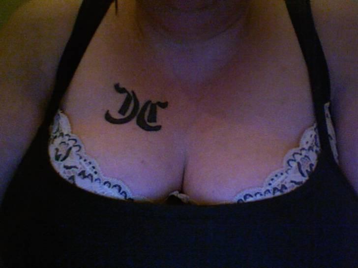 Kvinde Dorte - min bryst tattoo billede 2