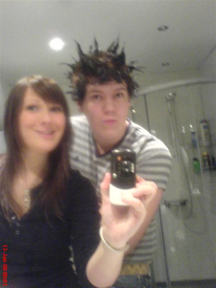 Mand Peake - en God veninde gik helt amok med en dåse Dax Wax ,  billede 1