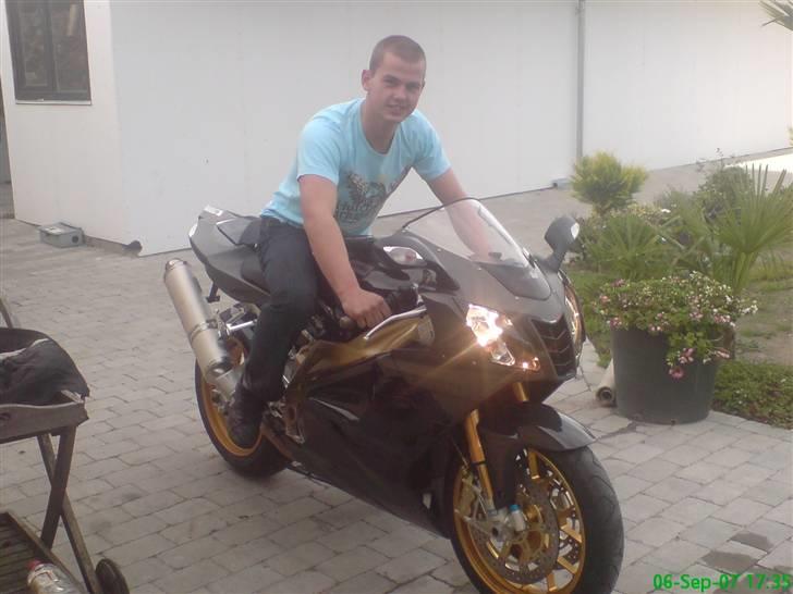 Mand MikkelGade - Det er så min nye motorcykel, Jeg er i gang med kortet :) billede 7