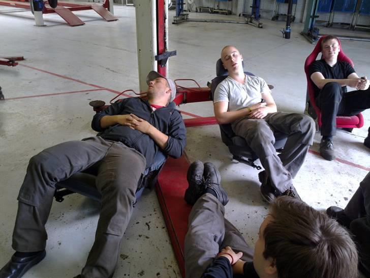 Mand christian - vi har det hårdt billede 3