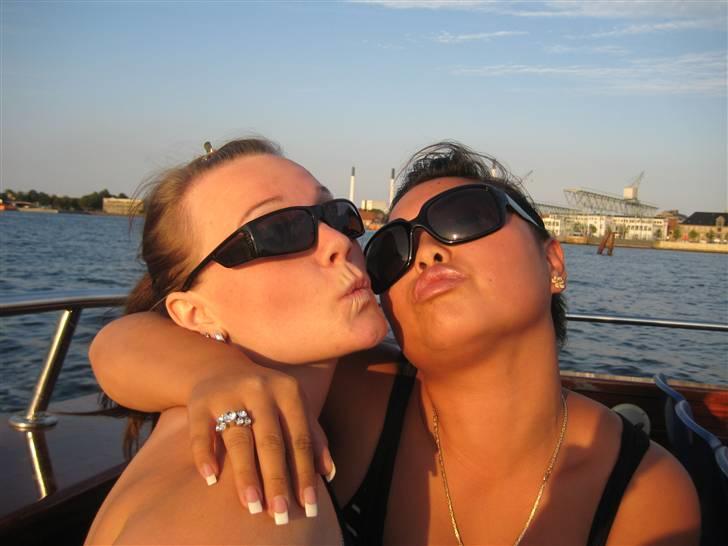 Kvinde Mig og lidt dertil - Mig og min veninde Ida, sommeren 07 ;o) billede 5