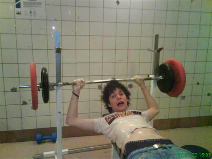 Mand Ronni (: - Bundet fast ! (:  Kan i se på min mave , Den er helt tæpet ind (:  billede 2