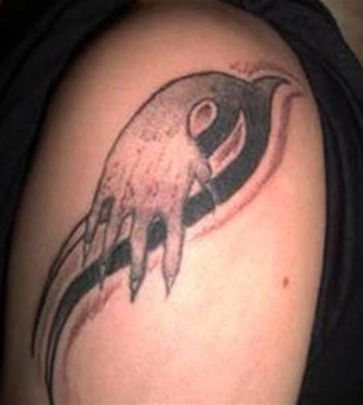 Kvinde Tanja Jensen (Opd. 26/3-22) - 2. tush: rottepote (efter optegning, samt 3D effekt), sidder på venstre overarm, lavet i april 06 og symbolisere min kærlighed til rotter, modellen er Ratster Zoos Gabrialle fra mit 1. kuld billede 5