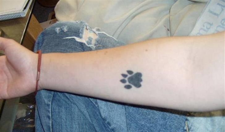 Kvinde Tanja Jensen (Opd. 26/3-22) - 3. tush: hundepote, lavet d. 26/7-07 symbolisere min kærlighed til hunde, modellen er min tidligere hund Joy, og min bedste vneinde er tegneren, sidder på den øverste del af venstre underarm billede 6