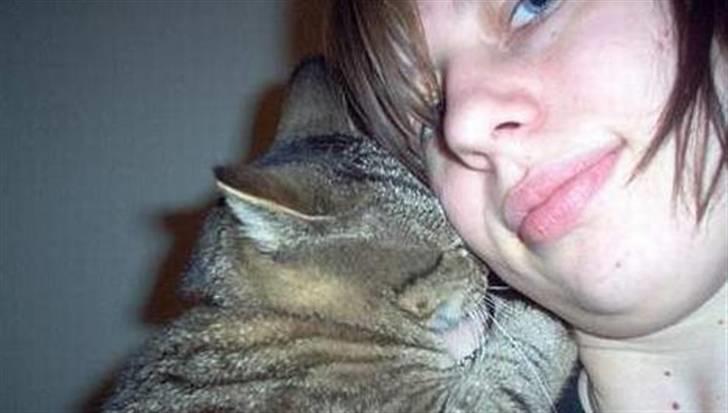 Kvinde Tanja Jensen (Opd. 26/3-22) - Mig og min tidligere kat Rottweiler (Ja det hed han) - Han blev aflivet november 2009 pga kraftig foder allergi billede 16