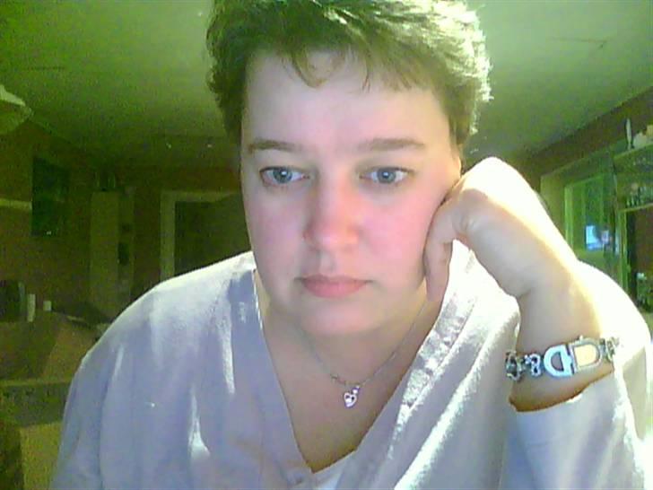 Kvinde Anette - igen mig taget går den 22 feb. skal lige siges at jeg ikke kan fordrage blive tograferet :-) billede 2