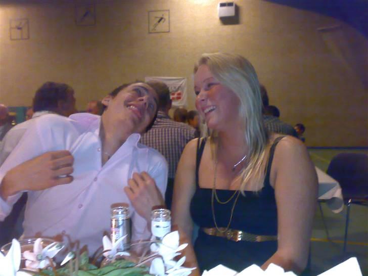 Mand Pucken :D - mig og damen :D , jeg havde det godt og var fuld :D billede 2