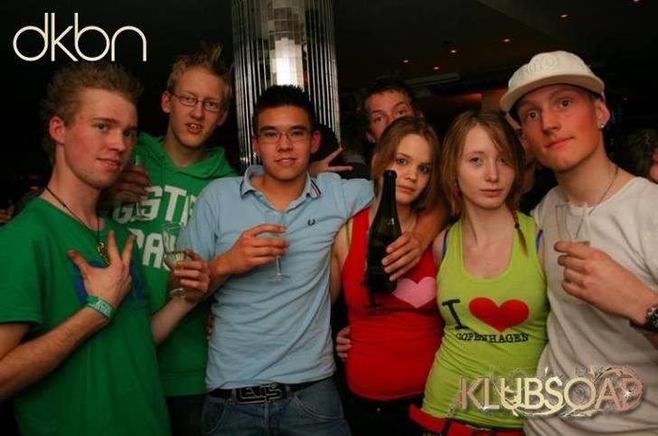 Mand Tim A - tur i byen med vennerne billede 4