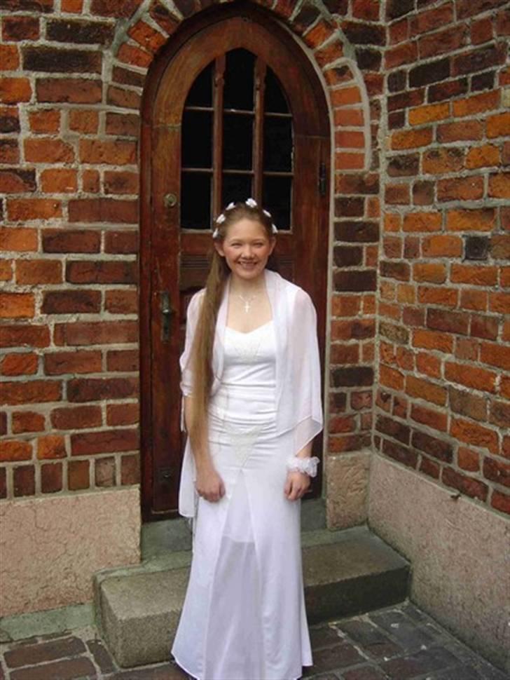 Kvinde Sabrina - Konfirmation billede 4