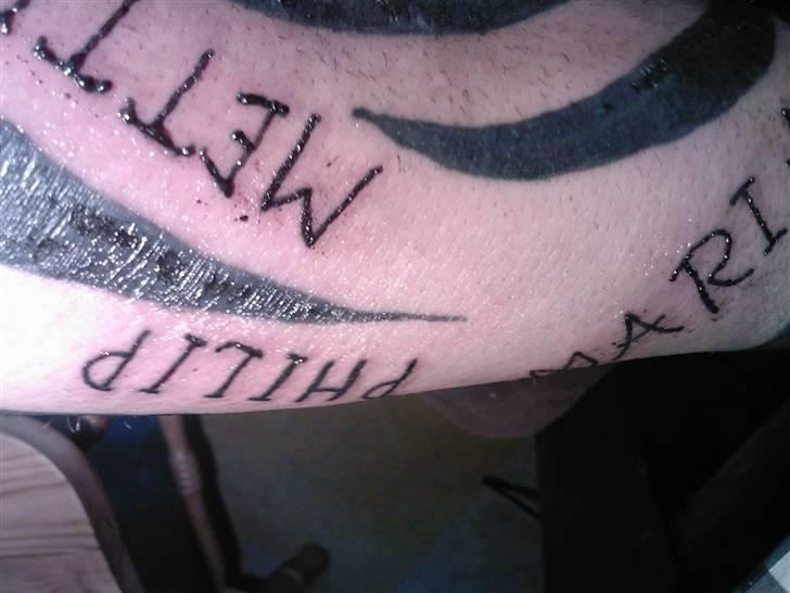 Mand larsen tr1 - det er min højre underarm med ungerne og min kones navne billede 9