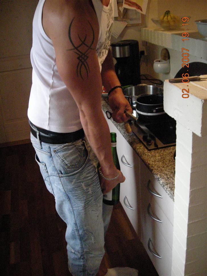 Mand Jacob - Skulle lige forsøge at åbne en vinflaske:P billede 5